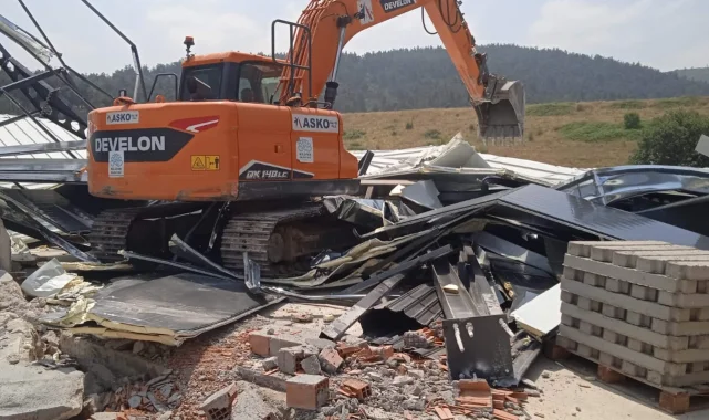 Bursa Kayapa'da kaçak fabrika yıkıldı