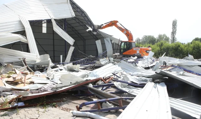 Bursa Nilüfer'de kaçak iş yeri yıkıldı