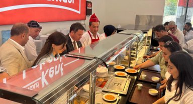 Bursa Osmangazi'de Ferdi Zeyrek anısına yemek ikramı