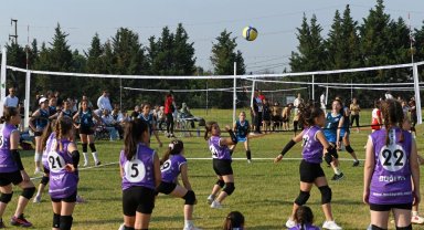 Bursa Osmangazi'de kız çocukları için Mini Voleybol Şenliği