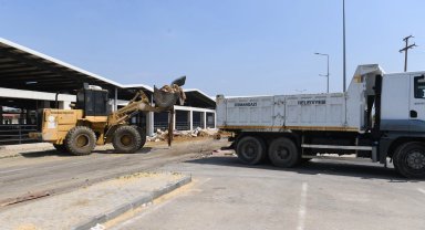 Bursa Osmangazi'de pazarlar temizlenerek dezenfekte edildi