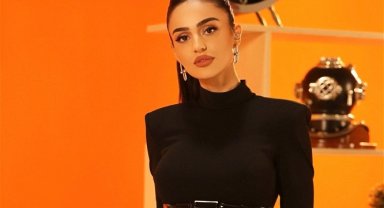 Elif Buse Doğan şarkılarını yeniden yorumladı
