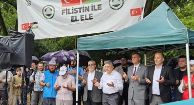 Gölcük'te yağmura rağmen Filistin için tek yürek oldular