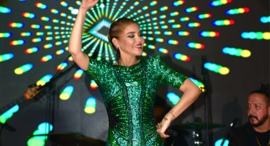 Gülben Ergen, Bursa'daki düğünde sahne şovuyla büyüledi
