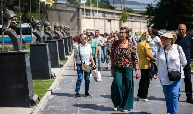 İzmir Bornova'da çınarlar için tarih ve doğa gezisi