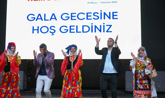 İzmir Bornova'da halayla biten festival
