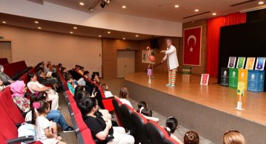 İzmir Çiğli'de çocuklara geri dönüşüm bilinci oyunla aşılandı