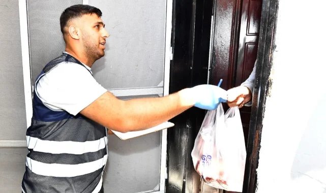 İzmir'de kurban eti bağışları ihtiyaç sahiplerine ulaştırılıyor