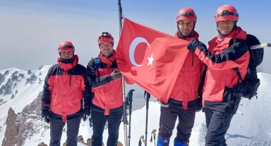 Jandarma 186. yılını Erciyes'in zirvesinde kutladı