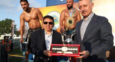 Kocaeli yağlı güreşlerde başpehlivan Orhan Okulu oldu
