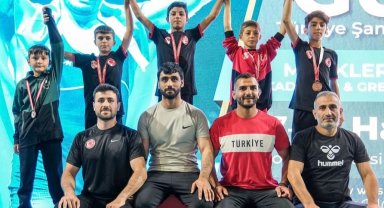 Konya Karatay'ın güreşçilerinden Türkiye Şampiyonası'nda büyük başarı