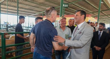 Manisa'da Başkan Zeyrek kurban pazarlığına aracı oldu