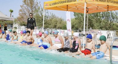 Mersin Büyükşehir Belediyesi'nin yüzme kursları başladı