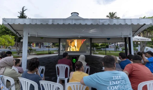 Mersin'de engelsiz sinema keyfi sürüyor