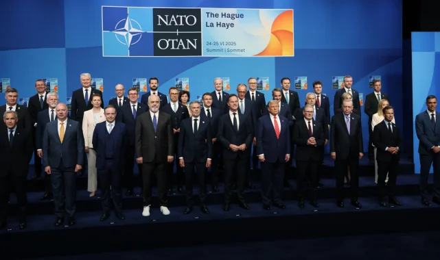 NATO Liderler Zirvesi'nde aile fotoğrafı çekildi