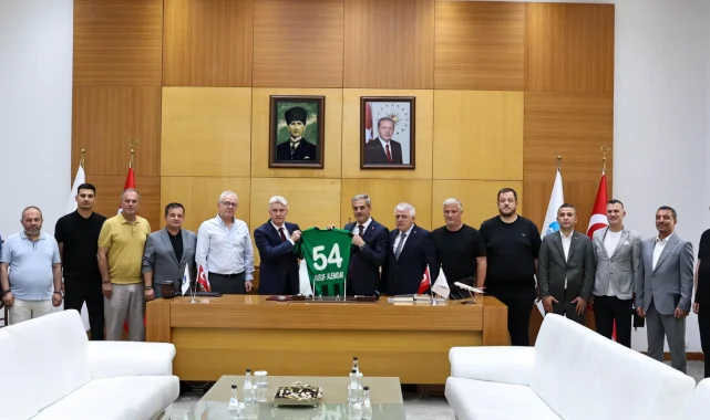 Sakaryaspor yönetimi Başkan Alemdar'ı ziyaret etti