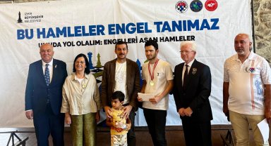 Satranç turnuvasında hamleler engelleri aştı