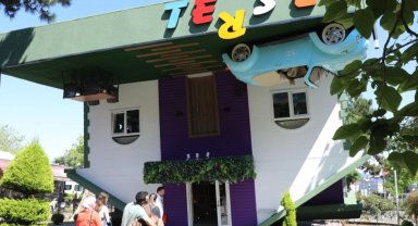 "Ters Ev" yenilenen yüzüyle misafirlerini ağırlıyor