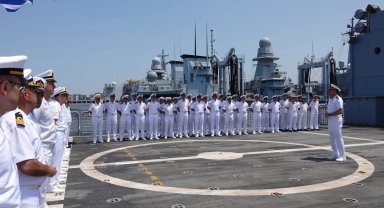 Türk gemileri Taranto'da