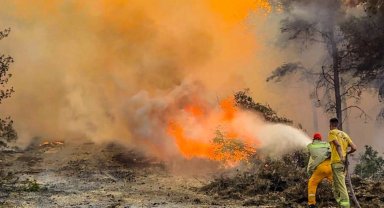 Türkiye'nin dört bir yanında orman yangınlarına karşı yoğun mücadele... Yeşil Vatan için özverili çalışma