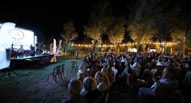 "Yaz Konserleri" Çivril'de başladı, sinema keyfiyle renklendi
