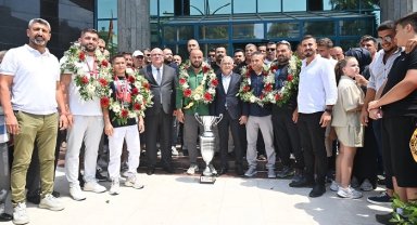 Antalya Kumluca'nın gururları törenle karşılandı