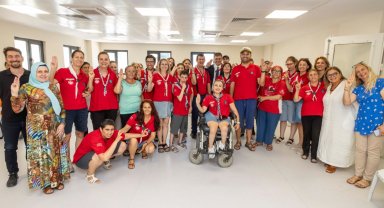 Başkan Tugay Engelli Çalışmaları Merkezi'ni ziyaret etti