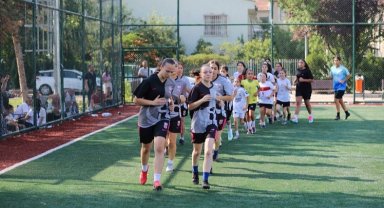 Başkentli kızlar sahaya indi