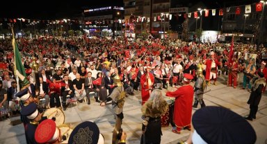 Bursa İnegöl 9. yılda da demokrasi için yine meydanlardaydı