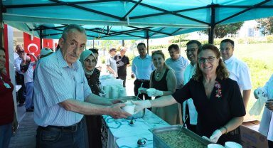 Bursa Nilüfer Belediyesi'nden şehit ve gazi yakınlarına aşure ikramı