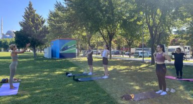 Bursalı mimarlardan 'Parkta Pilates' buluşması