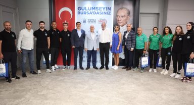 Bursa'nın gururu sporculardan Büyükşehir'e ziyaret