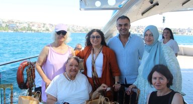 Darülaceze sakinlerinin İstanbul'da Boğaz keyfi