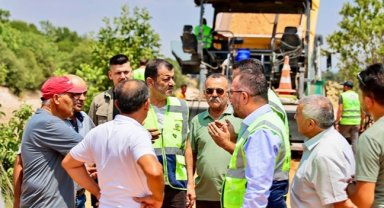 Denizli'de kırsal yollarda asfalt çalışmaları sürüyor
