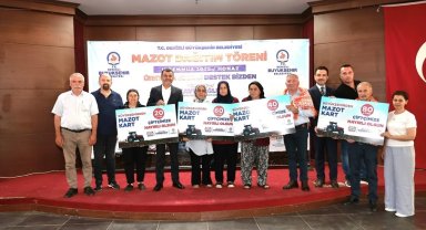 Denizlili çiftçinin ilk mazotu Başkan Çavuşoğlu'ndan