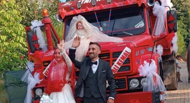 Düzce'de hafriyat kamyonu gelin arabası oldu