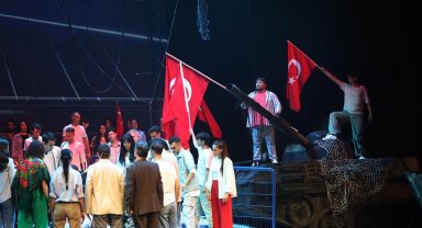 "En Uzun Gece" destanına ilk temsil