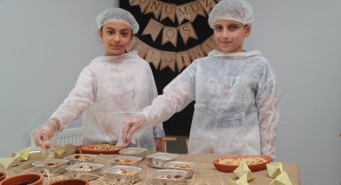 Gebze Arapçeşme'de aşure ikramı