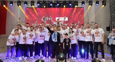 Gebze'de şampiyon takım, şampiyon oyuncularını bırakmadı