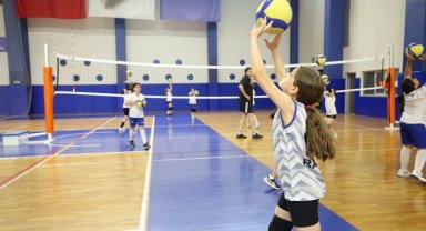 İstanbul Büyükşehir on binlerce çocuğu sporla buluşturuyor