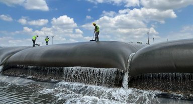 İzmit Körfezi'nde dip çamuru temizliği sürüyor: 170 hektarlık alan arındırıldı