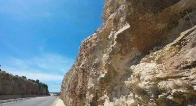 Karayolları'ndan sarp yamaçlara çelik zırh