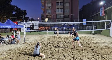 Kocaeli Gölcük'te plaj voleybolu turnuvası büyükler kategorisinde sona erdi