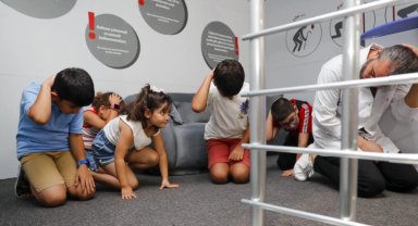 Mersin'de Mercan Bilim Merkezi'nde çocuklara afet bilinci eğitimi