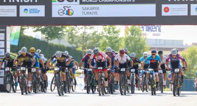 Sakarya'da nefes kesen şampiyona; Genç pedallar zirve için yarıştı