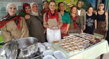 Trabzonlular Derneğinden aşure ikramı