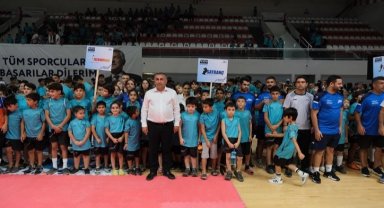 Adana Büyükşehir eğitimde ve sporda gençlerin Yanında