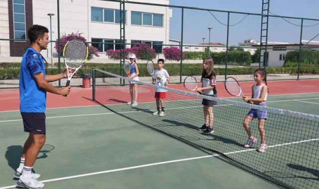 Antalya Büyükşehir Döşemealtı'nda yeni tenis kursu açtı