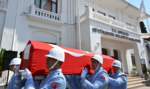Antalya'da eski başkan son yolculuğuna uğurlandı!
