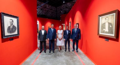 Atatürk ve Refik Anadol sergileri İzmirliler ile buluşuyor